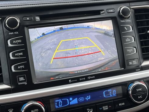 Used 2019 Toyota Highlander Limited FWD image 24