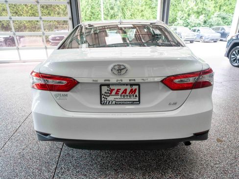 Used 2020 Toyota Camry LE FWD image 3
