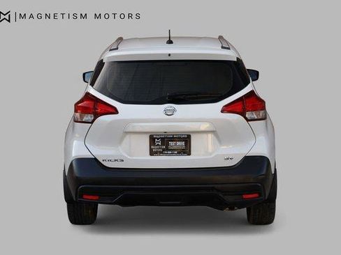 Used 2019 Nissan Kicks SV FWD image 8