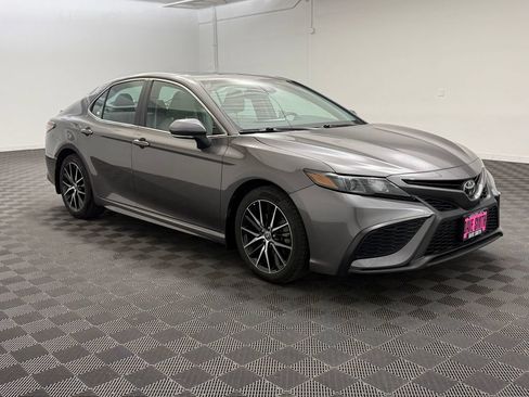 Used 2021 Toyota Camry SE w/ Cold Weather Package FWD image 7