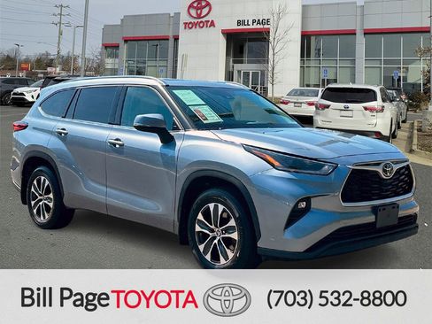 Used 2021 Toyota Highlander XLE image 1
