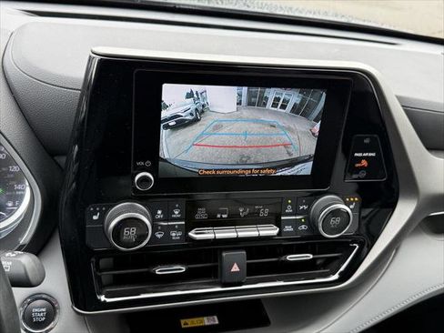 Certified 2023 Toyota Highlander XLE image 32
