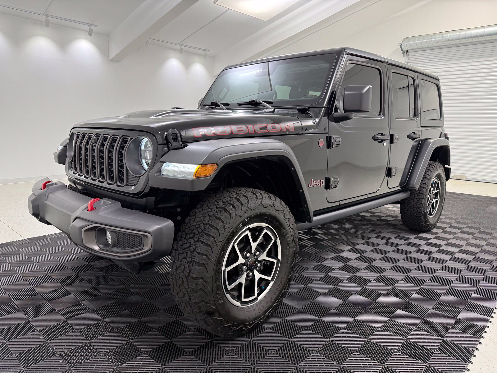 Used 2024 Jeep Wrangler Unlimited Rubicon w/ Technology Group AWD/4WD image 3