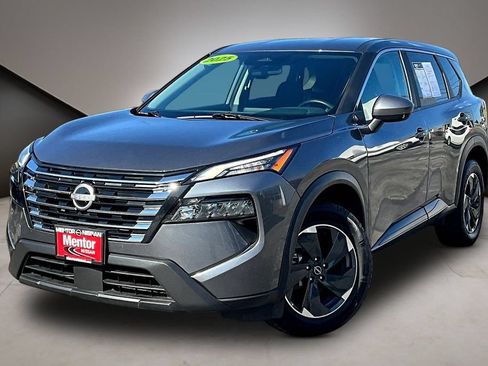 Used 2025 Nissan Rogue SV AWD/4WD image 3