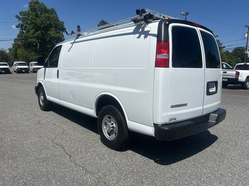 Used 2017 Chevrolet Express 2500 RWD image 10