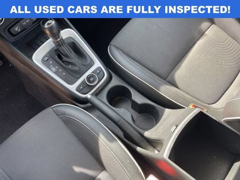 Used 2024 Hyundai Venue Limited FWD image 9