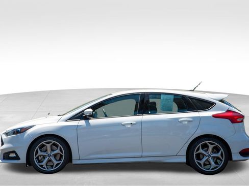 Used 2016 Ford Focus ST w/ Equipment Group 402A FWD image 6
