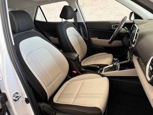 Used 2025 Hyundai Venue SEL FWD image 49