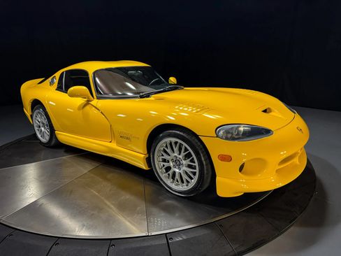 Used 2002 Dodge Viper GTS RWD image 1