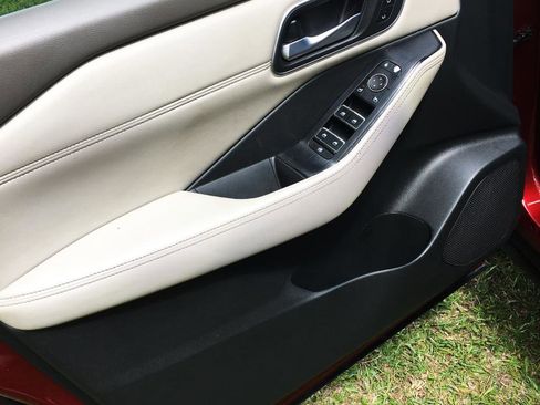 Used 2021 Nissan Rogue SL w/ Premium Package image 10