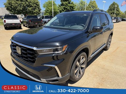 Used 2023 Honda Pilot Touring image 1