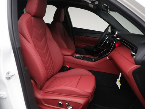 New 2025 Maserati Grecale GT image 17