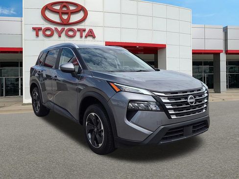 Used 2025 Nissan Rogue SV w/ SV Premium Package FWD image 1