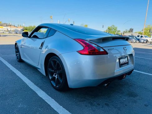 Used 2009 Nissan 370Z Touring w/ Sport Pkg RWD image 7