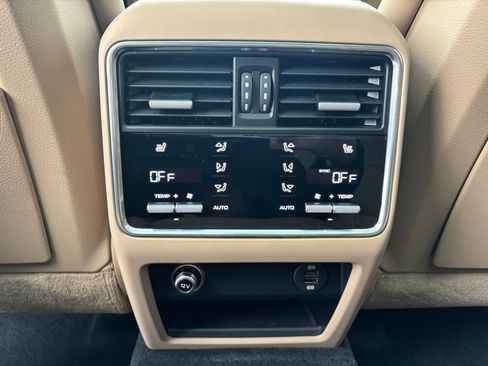 Used 2019 Porsche Cayenne S image 22