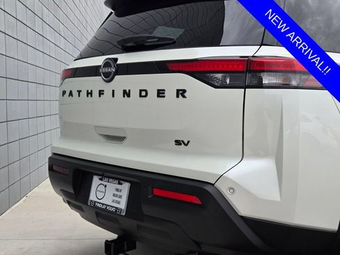 Used 2023 Nissan Pathfinder SV w/ Black Appearance Package FWD image 11