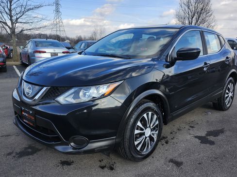Used 2018 Nissan Rogue Sport S image 11
