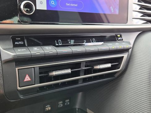 Used 2025 Toyota Camry SE w/ Convenience Package FWD image 21