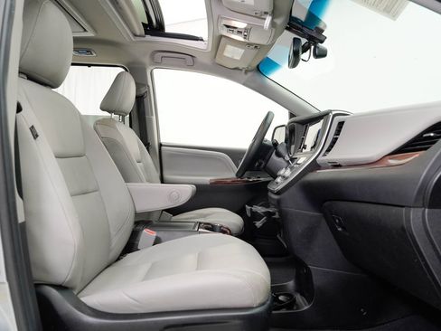 Used 2015 Toyota Sienna Limited Premium AWD/4WD image 26