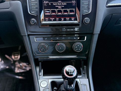 Used 2015 Volkswagen GTI SE w/ Lighting Package (SEL) FWD image 17