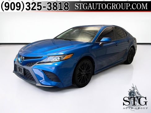 Used 2018 Toyota Camry SE FWD image 1