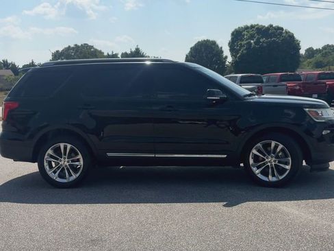 Used 2018 Ford Explorer XLT w/ Equipment Group 202A FWD image 9