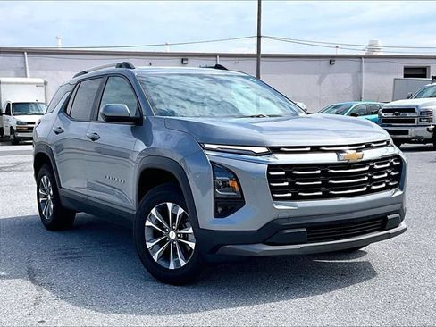 Used 2025 Chevrolet Equinox LT w/ Convenience Package II FWD image 1