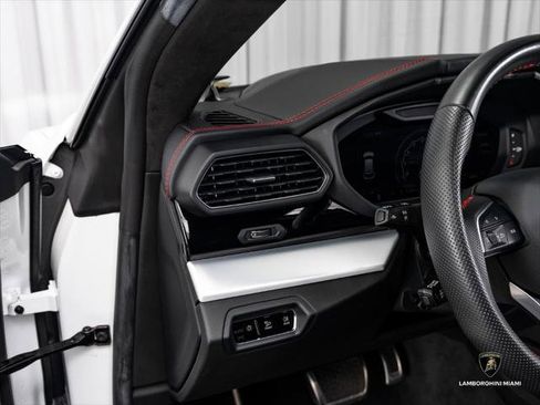 Used 2019 Lamborghini Urus AWD/4WD image 38