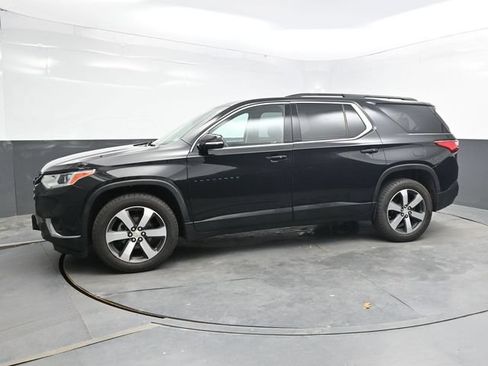 Used 2019 Chevrolet Traverse LT w/ LT Premium Package AWD/4WD image 3