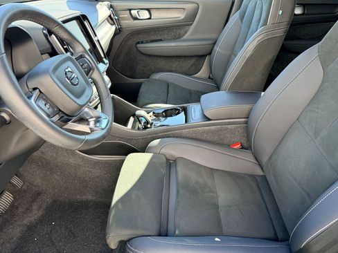 Certified 2023 Volvo XC40 Recharge Ultimate image 5