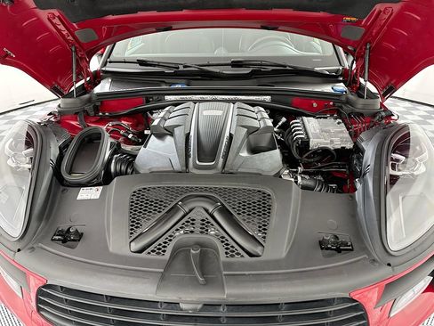 Certified 2021 Porsche Macan S AWD/4WD image 32