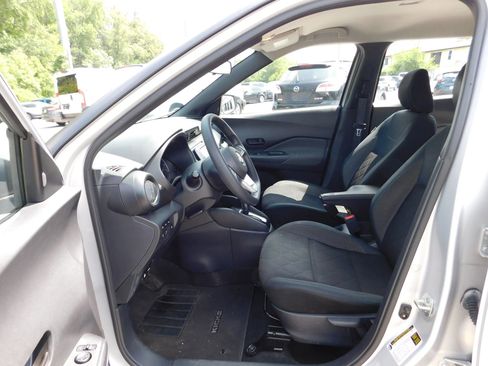 Used 2020 Nissan Kicks S FWD image 12