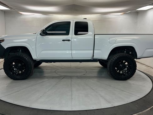 Used 2022 Toyota Tacoma SR AWD/4WD image 2