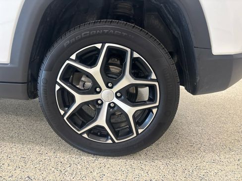 Used 2024 Jeep Compass Limited image 11