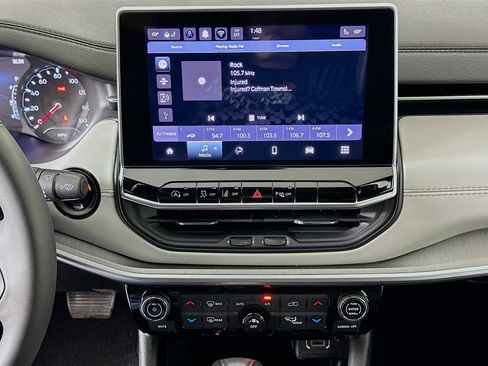 Used 2025 Jeep Compass Limited image 21