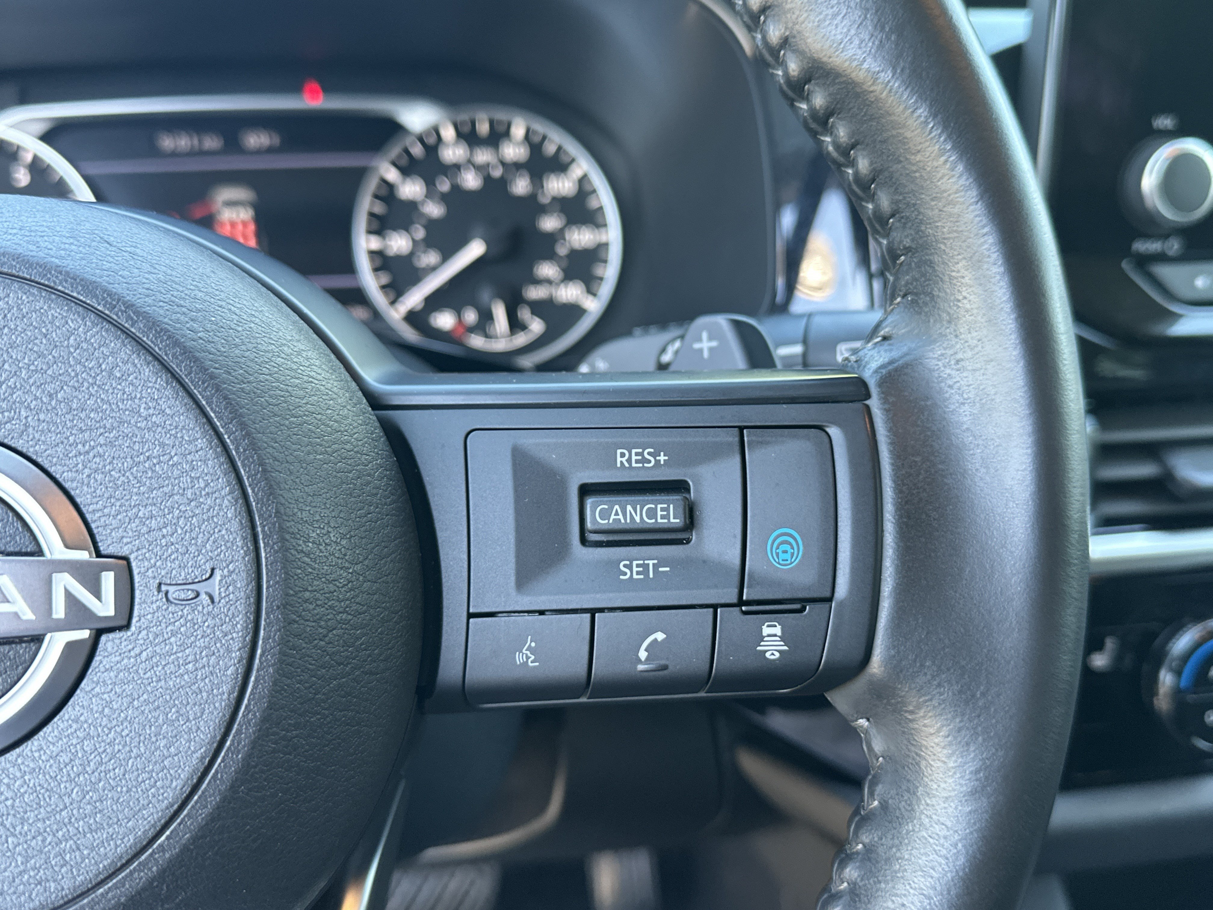 Used 2024 Nissan Pathfinder SV FWD image 23