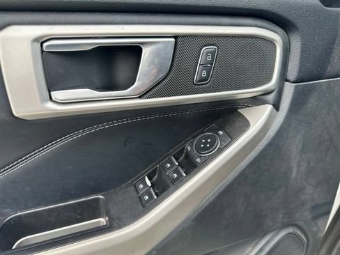 Used 2022 Ford Explorer XLT w/ Equipment Group 202A RWD image 4