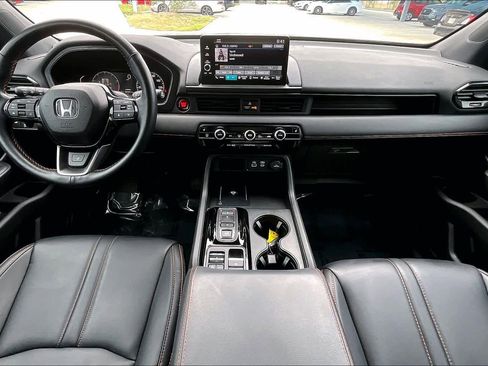 Used 2025 Honda Pilot TrailSport image 16