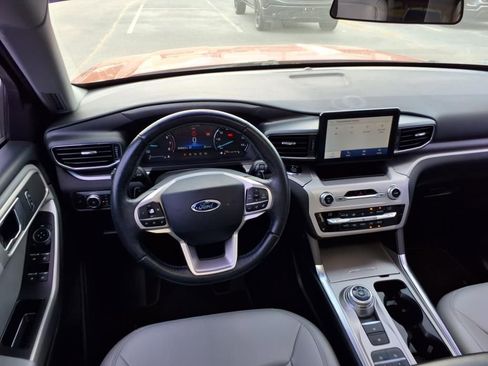 Used 2021 Ford Explorer XLT w/ Equipment Group 202A image 10