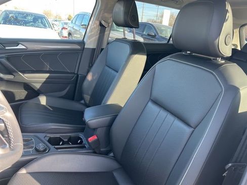 Used 2024 Volkswagen Tiguan SE image 7