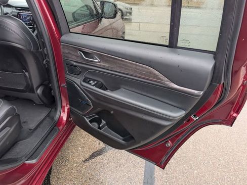 Used 2022 Jeep Grand Cherokee L Overland image 7