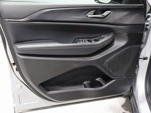 Used 2024 Jeep Grand Cherokee L Altitude image 11