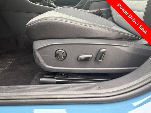 Used 2025 Volkswagen Jetta SE FWD image 37