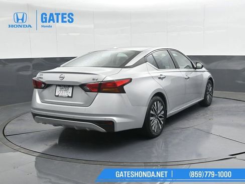 Used 2024 Nissan Altima 2.5 SV image 2