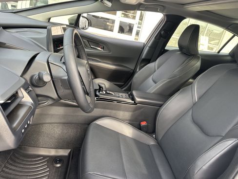 Used 2025 Toyota Prius image 10
