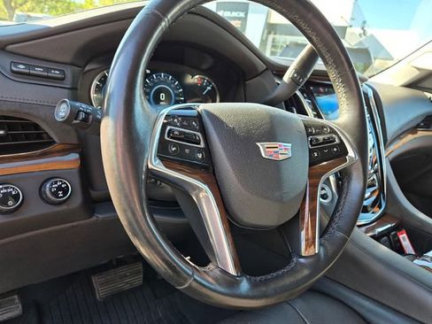 Used 2016 Cadillac Escalade ESV Luxury image 18