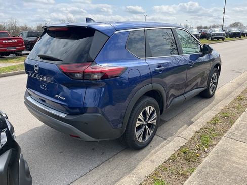 Used 2023 Nissan Rogue SV image 3