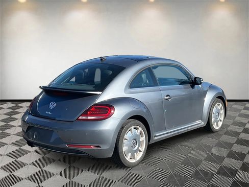 Used 2019 Volkswagen Beetle 2.0T SE image 3