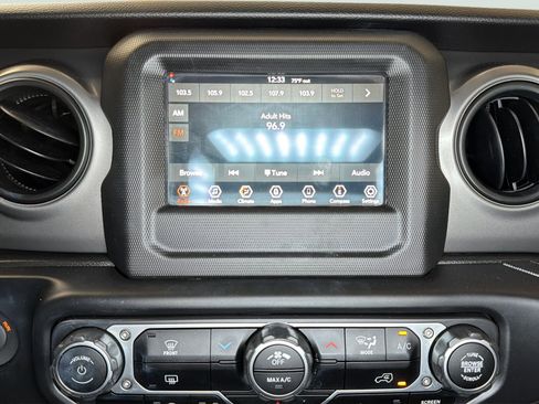 Used 2022 Jeep Wrangler Sport S image 25