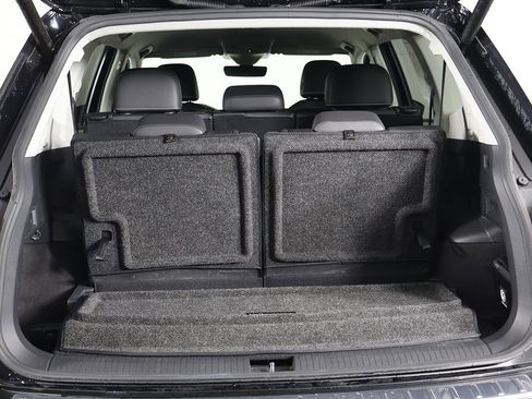 Used 2022 Volkswagen Tiguan SE FWD image 19
